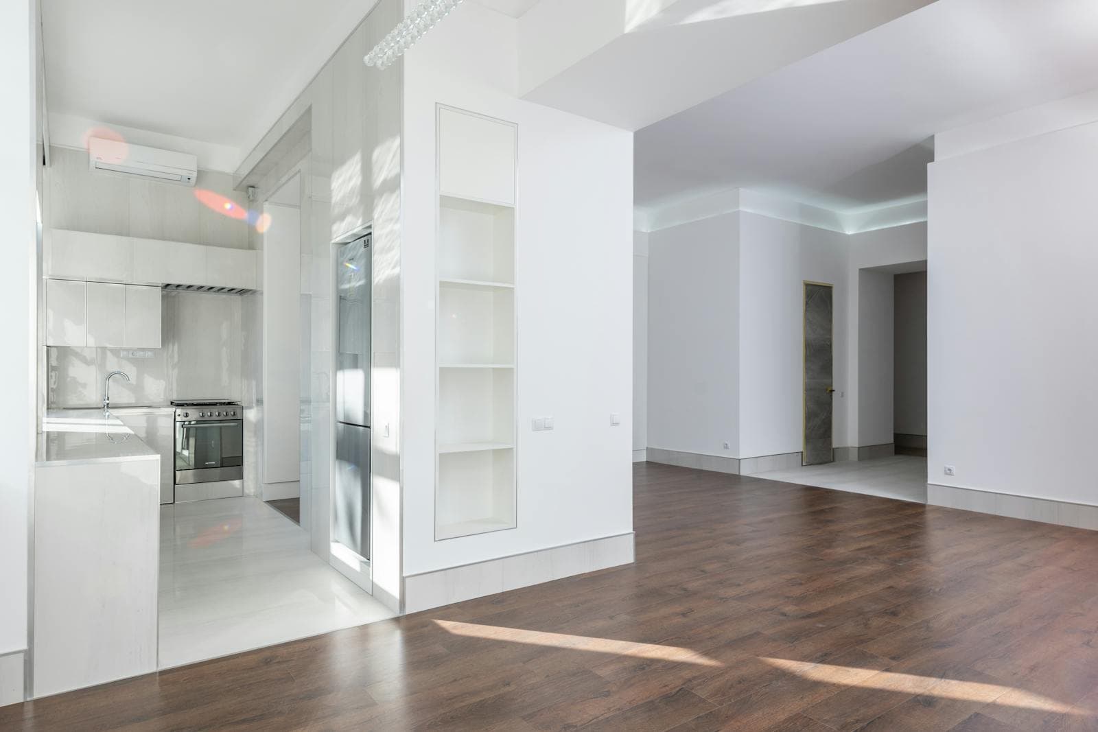 Empty Sacramento apartment with refreshed paint and clean floors after a coordinated move-out repair scope covering drywall patching, paint touch-up, handyman fixes, and deep cleaning